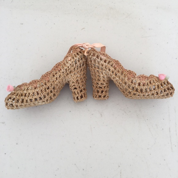 VINTAGE HAND CROCHET LITTLE SHOES. - Picture 4 of 5